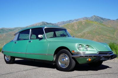 Five-Decades of Family History: Rare 1972 Citroën DS21 Pallas Surfaces