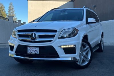 Low-Mileage 2015 Mercedes-Benz GL550 4MATIC Surfaces: A Well-Preserved Luxury SUV