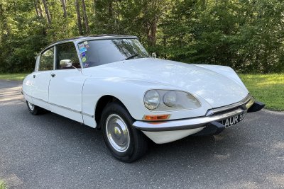 Rare 1973 Citroën DS23 Pallas IE 5-Speed Manual Surfaces in US