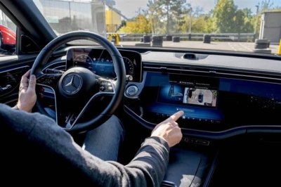 Samsung and Mercedes-Benz Elevate Luxury: Seamless Tech Integration Ushers in New Maybach Era