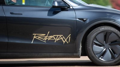 Tesla's Robotaxi Security Under the Microscope: FCC Approves Hacking Tests