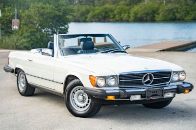 Timeless Elegance: 1984 Mercedes-Benz 380SL in Classic White Surfaces