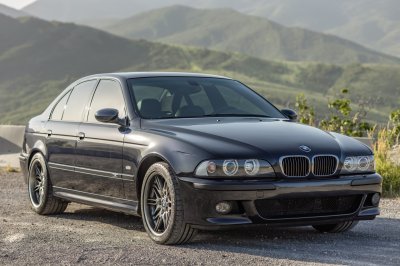 **Timeless Power: 68k-Mile 2003 BMW M5 in Carbon Black Metallic Surfaces**